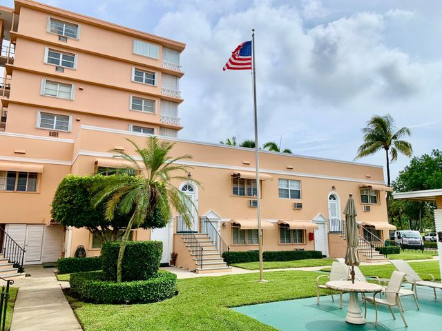 31 S GOLFVIEW Road 14, Lake Worth Beach, FL 33460