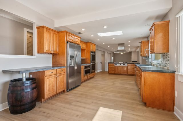 27 Old Ferry Road, Shalimar, FL 32579