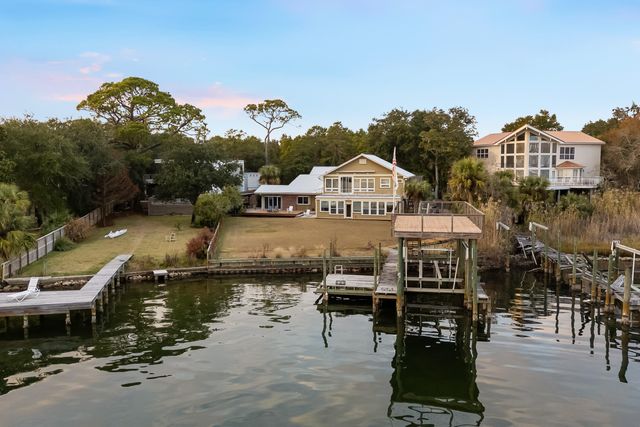 27 Old Ferry Road, Shalimar, FL 32579