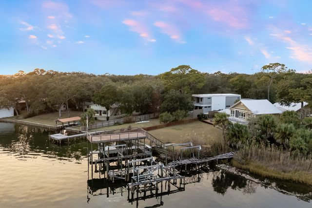 27 Old Ferry Road, Shalimar, FL 32579