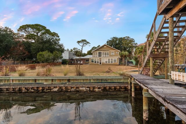 27 Old Ferry Road, Shalimar, FL 32579