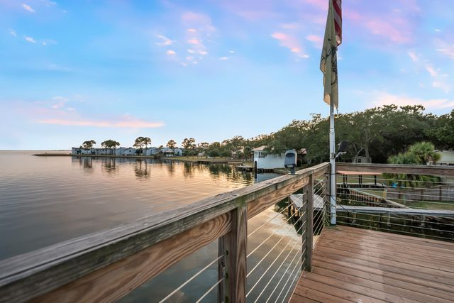 27 Old Ferry Road, Shalimar, FL 32579