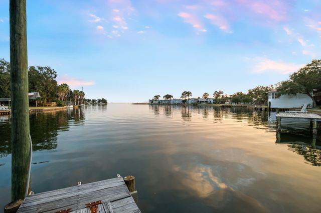 27 Old Ferry Road, Shalimar, FL 32579