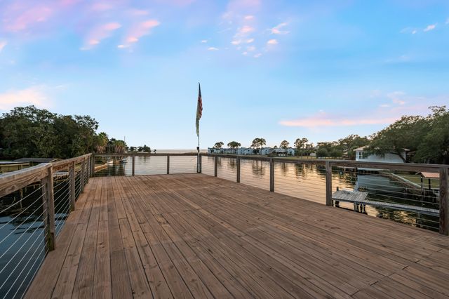 27 Old Ferry Road, Shalimar, FL 32579