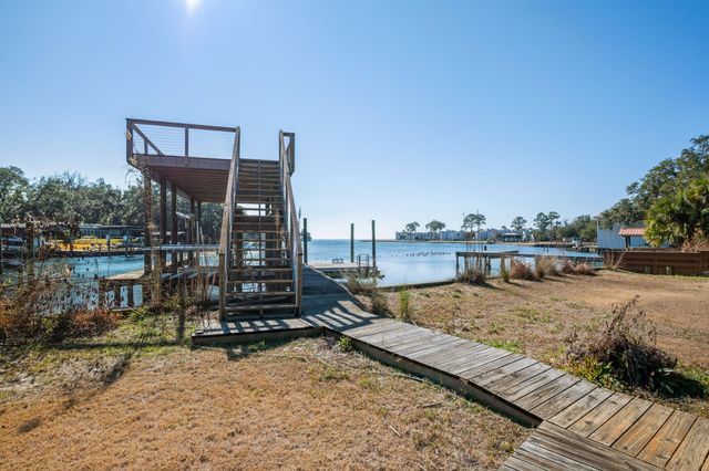 27 Old Ferry Road, Shalimar, FL 32579