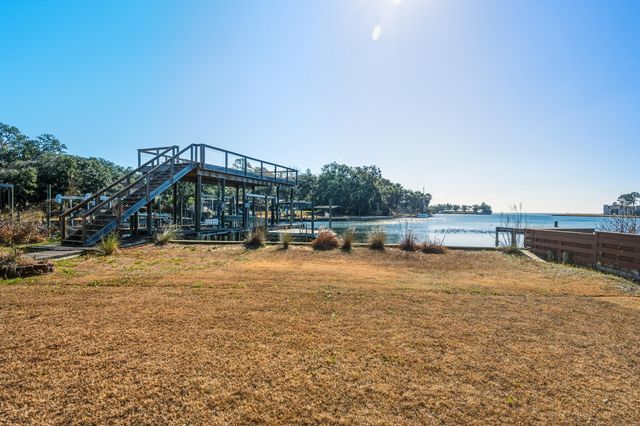 27 Old Ferry Road, Shalimar, FL 32579