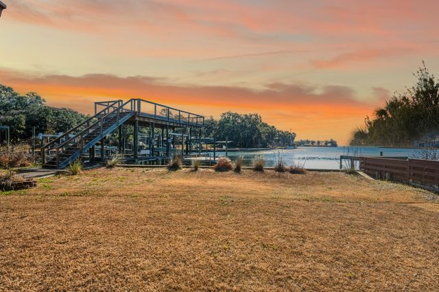 27 Old Ferry Road, Shalimar, FL 32579