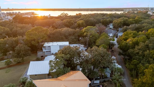 27 Old Ferry Road, Shalimar, FL 32579