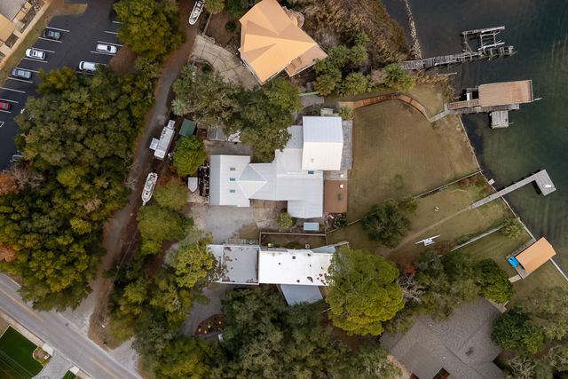 27 Old Ferry Road, Shalimar, FL 32579