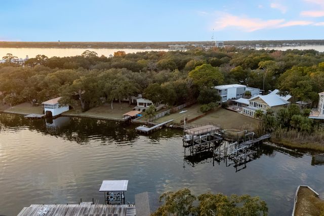 27 Old Ferry Road, Shalimar, FL 32579