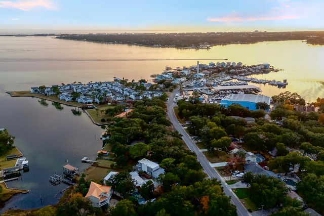 27 Old Ferry Road, Shalimar, FL 32579