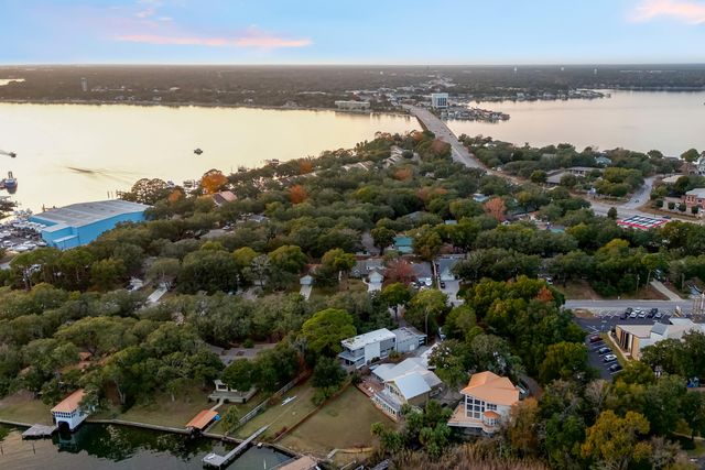 27 Old Ferry Road, Shalimar, FL 32579