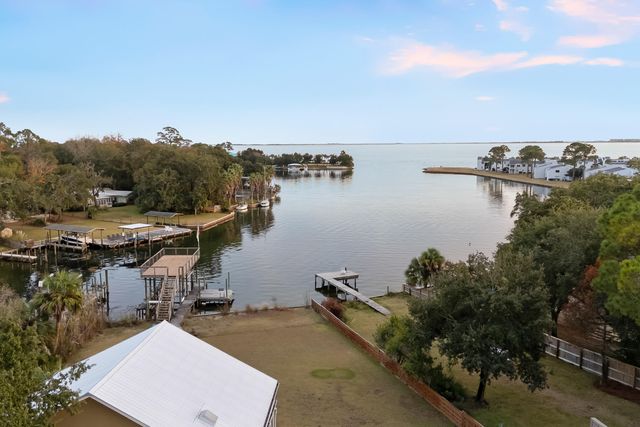 27 Old Ferry Road, Shalimar, FL 32579