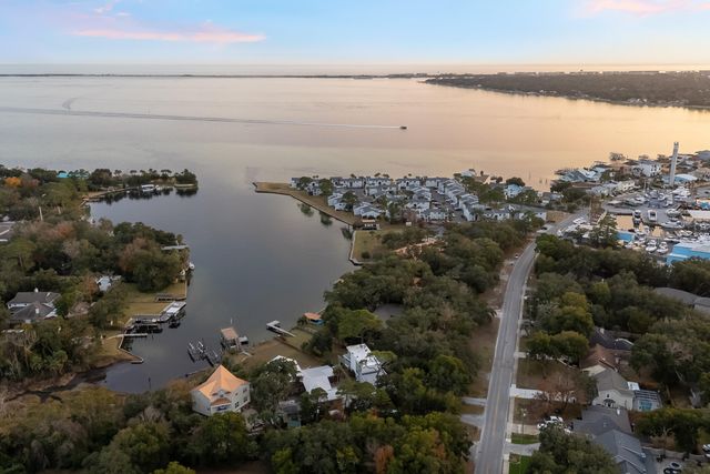 27 Old Ferry Road, Shalimar, FL 32579