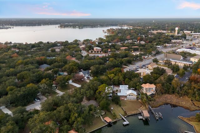 27 Old Ferry Road, Shalimar, FL 32579