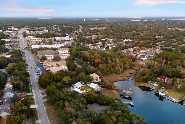 27 Old Ferry Road, Shalimar, FL 32579