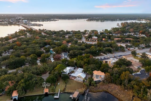 27 Old Ferry Road, Shalimar, FL 32579