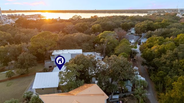 27 Old Ferry Road, Shalimar, FL 32579