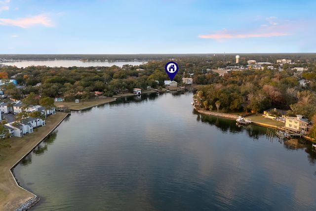 27 Old Ferry Road, Shalimar, FL 32579