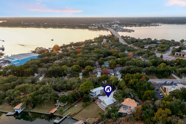 27 Old Ferry Road, Shalimar, FL 32579