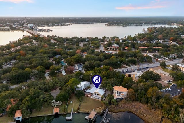 27 Old Ferry Road, Shalimar, FL 32579