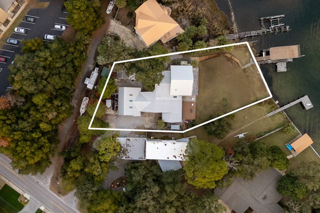 27 Old Ferry Road, Shalimar, FL 32579