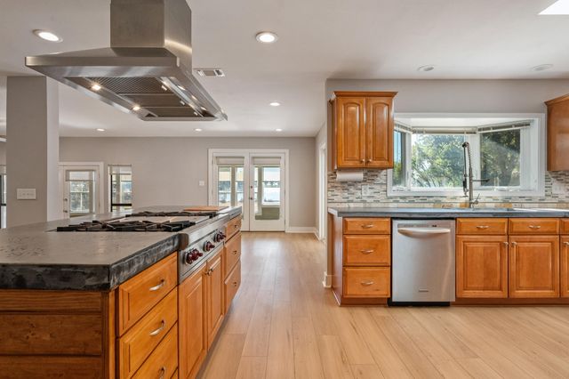 27 Old Ferry Road, Shalimar, FL 32579