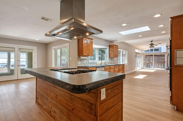 27 Old Ferry Road, Shalimar, FL 32579