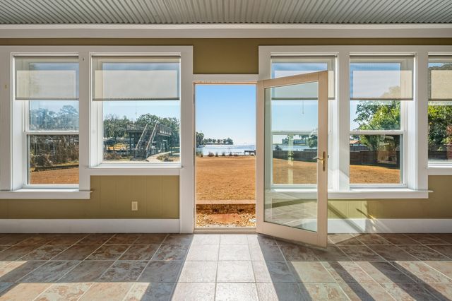 27 Old Ferry Road, Shalimar, FL 32579