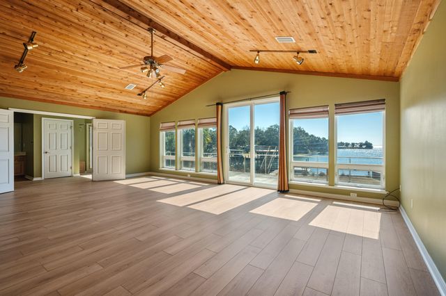 27 Old Ferry Road, Shalimar, FL 32579