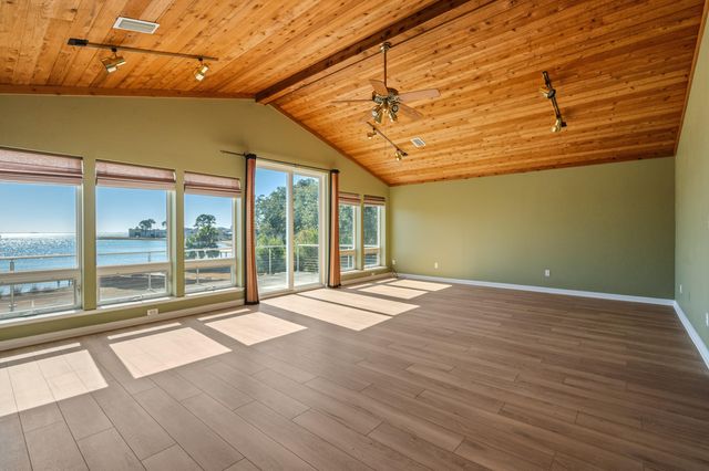 27 Old Ferry Road, Shalimar, FL 32579