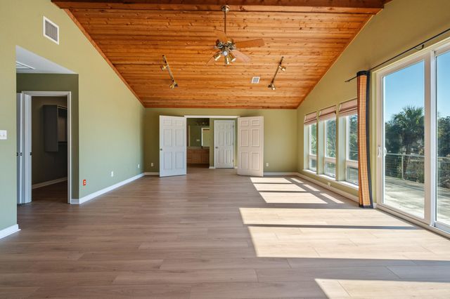 27 Old Ferry Road, Shalimar, FL 32579