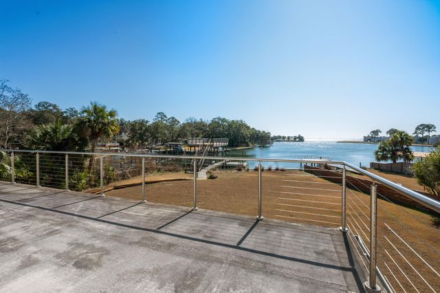 27 Old Ferry Road, Shalimar, FL 32579