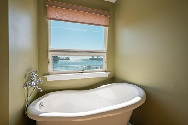 27 Old Ferry Road, Shalimar, FL 32579