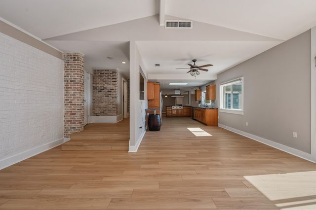 27 Old Ferry Road, Shalimar, FL 32579