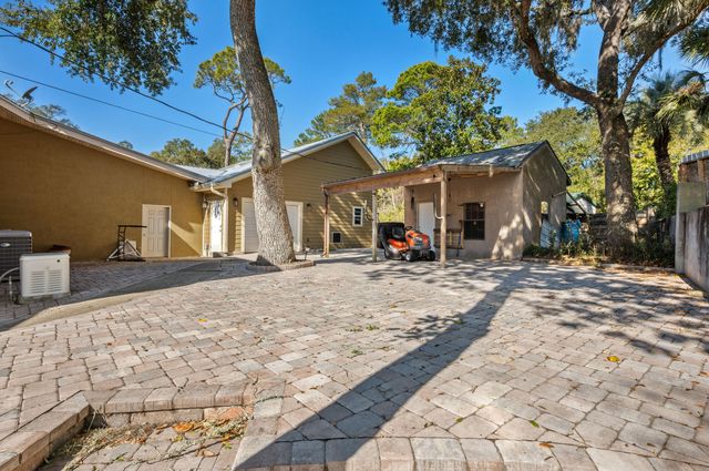 27 Old Ferry Road, Shalimar, FL 32579