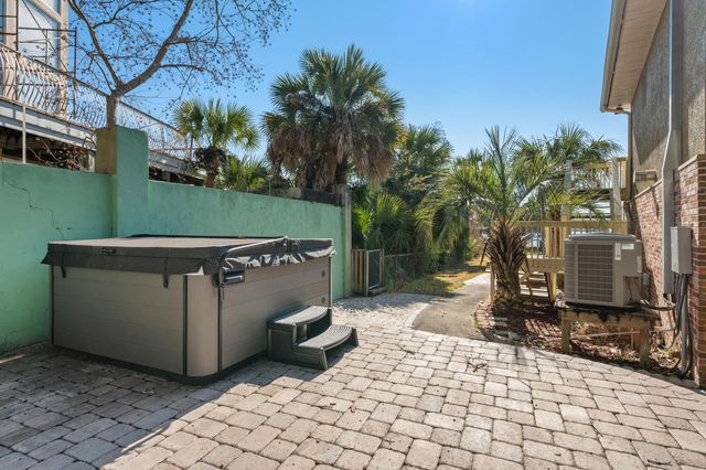 27 Old Ferry Road, Shalimar, FL 32579