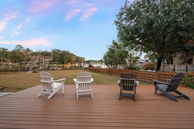 27 Old Ferry Road, Shalimar, FL 32579