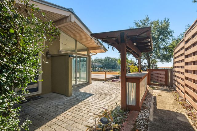 27 Old Ferry Road, Shalimar, FL 32579