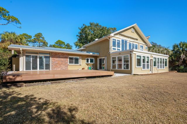 27 Old Ferry Road, Shalimar, FL 32579