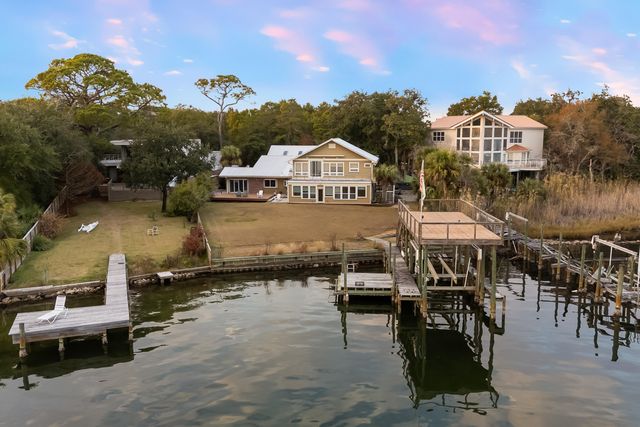 27 Old Ferry Road, Shalimar, FL 32579