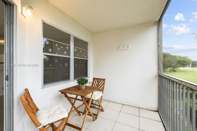 901 SW 128th Avenue 212E, Pembroke Pines, FL 33027