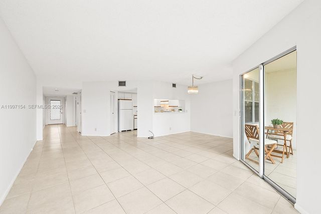 901 SW 128th Avenue 212E, Pembroke Pines, FL 33027