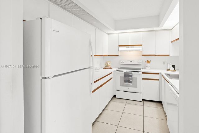 901 SW 128th Avenue 212E, Pembroke Pines, FL 33027