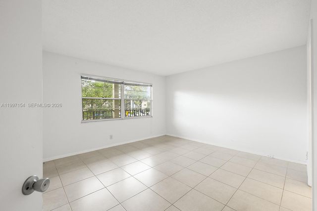 901 SW 128th Avenue 212E, Pembroke Pines, FL 33027
