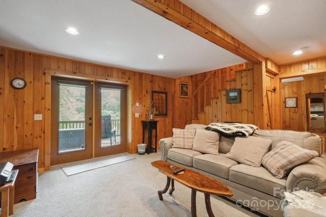 710 River Hills Road, Lansing, NC 28643