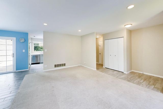 106 Regency Drive 106, Lombard, IL 60148