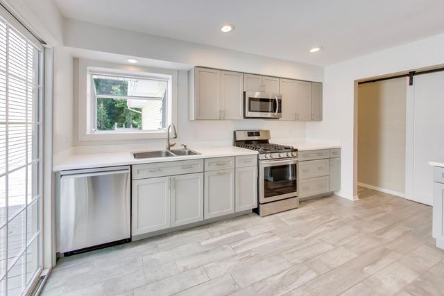 106 Regency Drive 106, Lombard, IL 60148