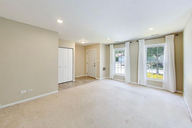 106 Regency Drive 106, Lombard, IL 60148