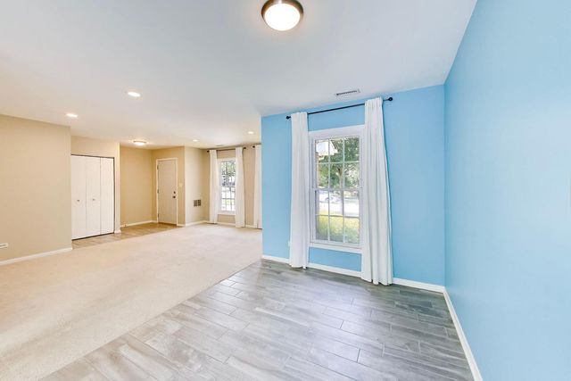 106 Regency Drive 106, Lombard, IL 60148